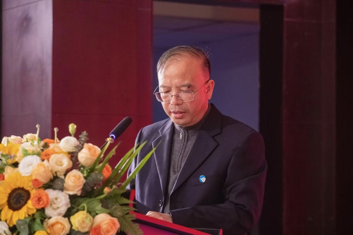 2e0c4e69e9ea7d48684fb2385d50406